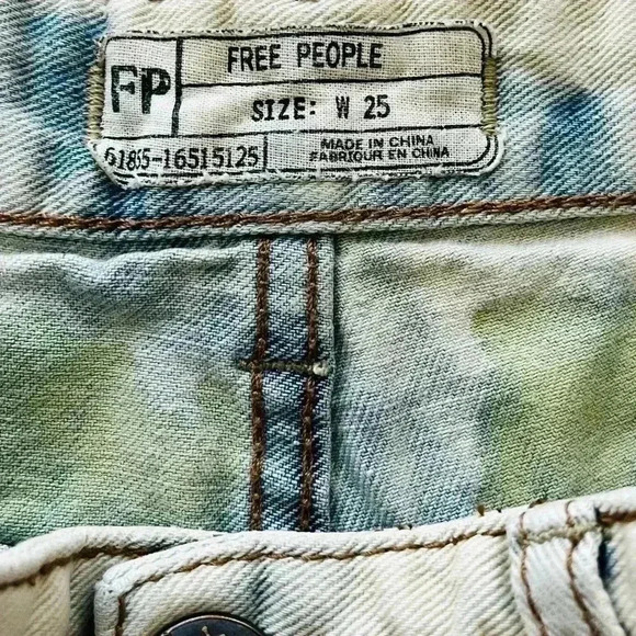 Free People Green Camouflage Embrllish Cheeky Distress Fray Jean Shorts Size 25 - Picture 11 of 13